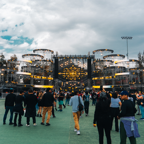 DISEÑO DE ESCENARIO CON TRUSSES EN MÉRIDA