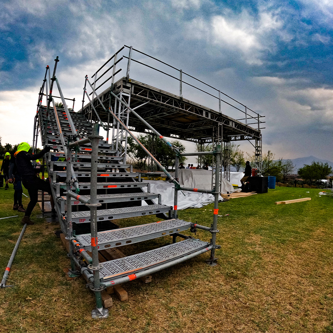 ESCALERAS LAYHER PARA EL ESPECTACULO EN MÉRIDA